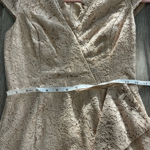 Vince Camuto Lace Bodycon with Cap Sleeves and Scallop V-Neck - Picture 3 of 10